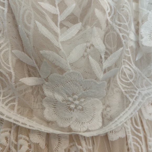 New lace Baltic born dress. Can be worn off the shoulder or with sleeves down - Picture 3 of 4